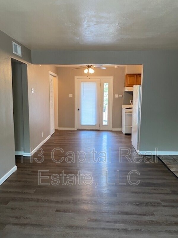 Foto del edificio - 219 N 48th St