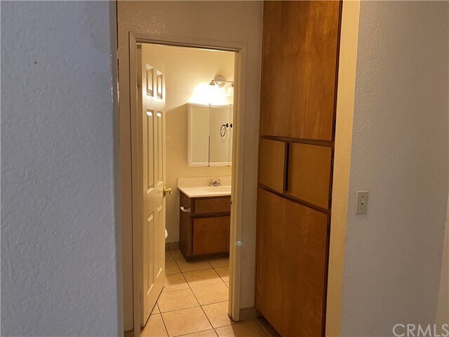 Foto del edificio - 16580 Pine St