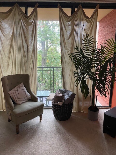 Sitting Area - 8 S Van Dorn St