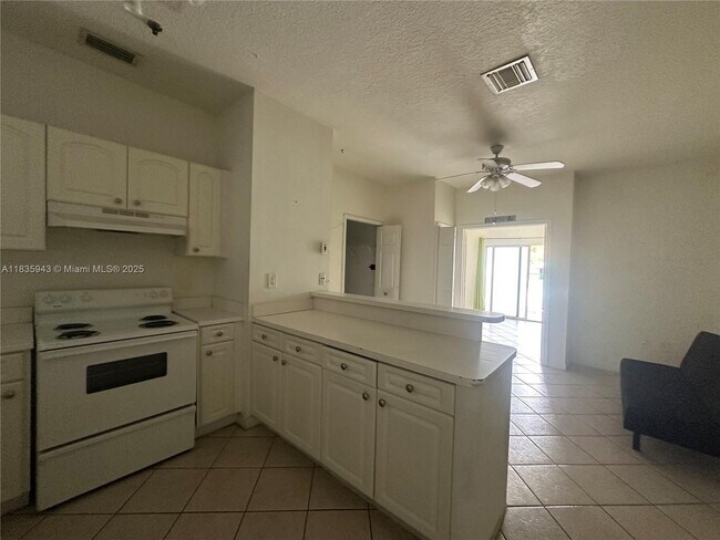 Foto del edificio - 2734 Bird Ave