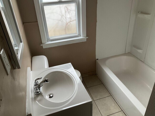 Foto del edificio - 16772 Bramell