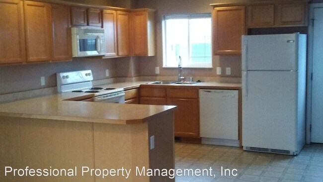 Building Photo - 4 br, 2.5 bath House - 1330 Linnea Ln