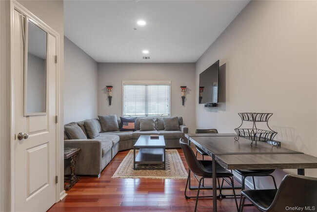 Foto del edificio - 330 Maple Ave