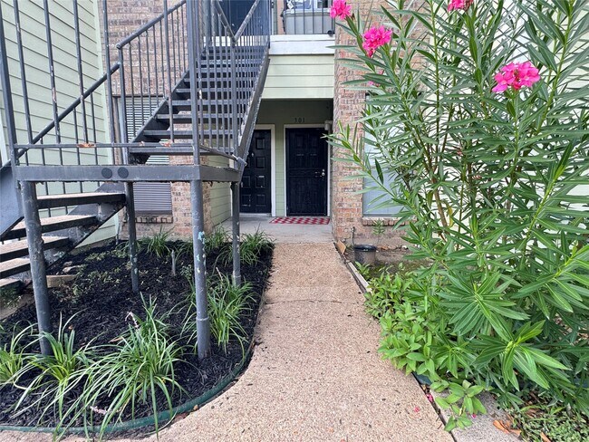 Foto del edificio - 6602 Harbor Town Dr