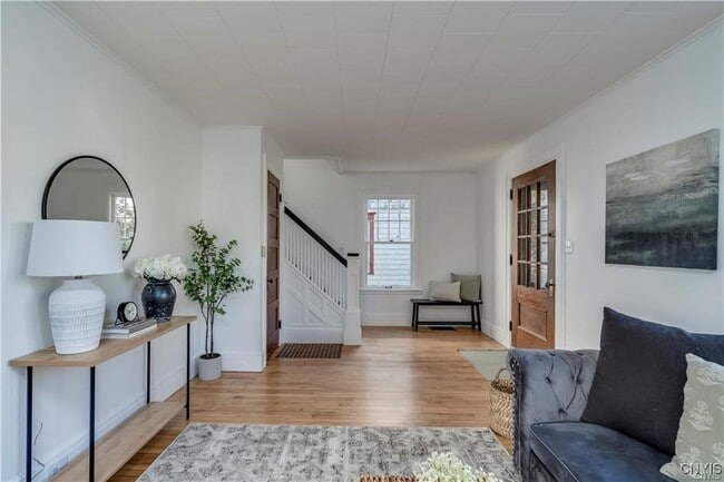 Foto del edificio - 213 N Pleasant St