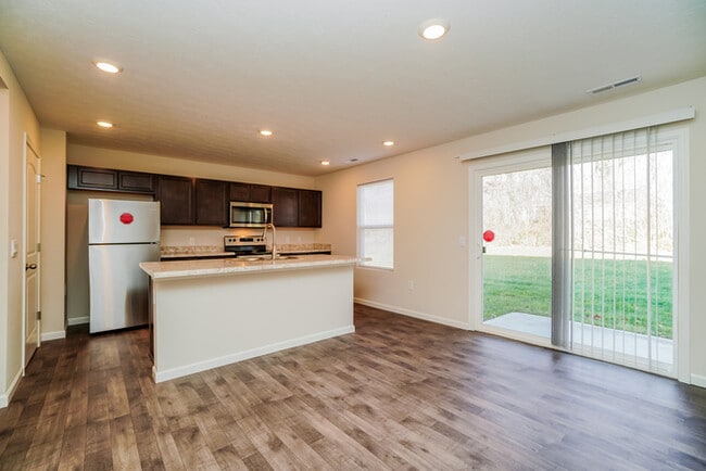 Foto del edificio - 2233 Woodson Dr