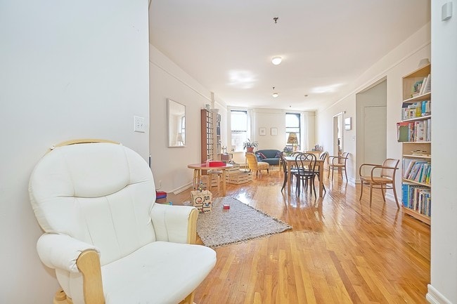 Building Photo - 270 W 119th St