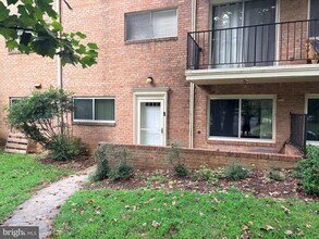 Building Photo - 10600 Kenilworth Ave