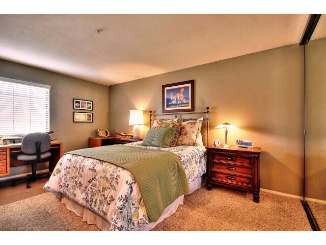 Master Bedroom - 342 Quail Run Ct