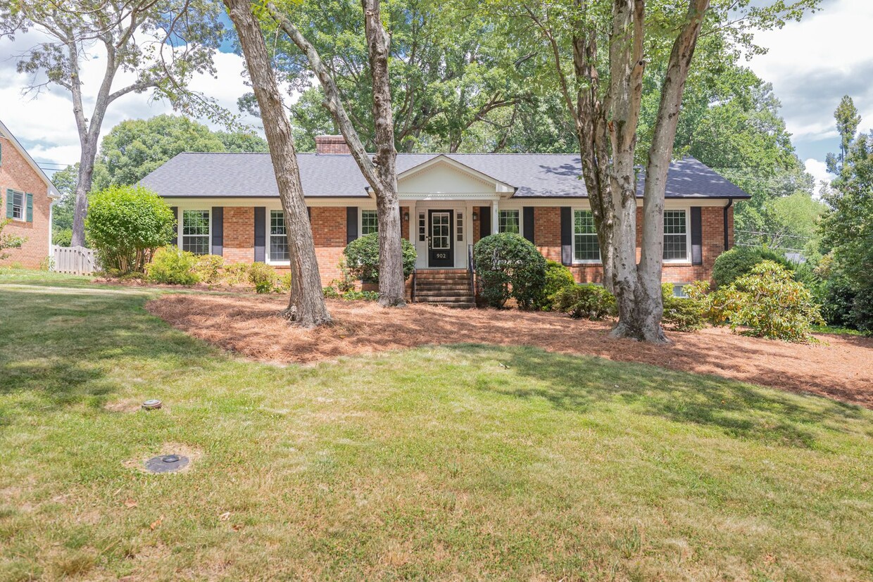 Primary Photo - NW, Updated, Wood Floors, SS Appl., Den, D...