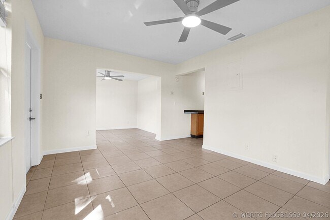 Foto del edificio - 261 NE 45th St
