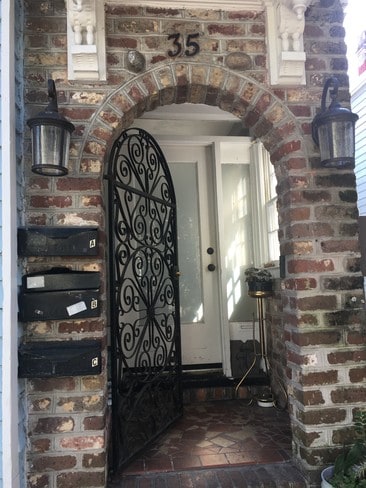 Building Photo - 35 Bogard St