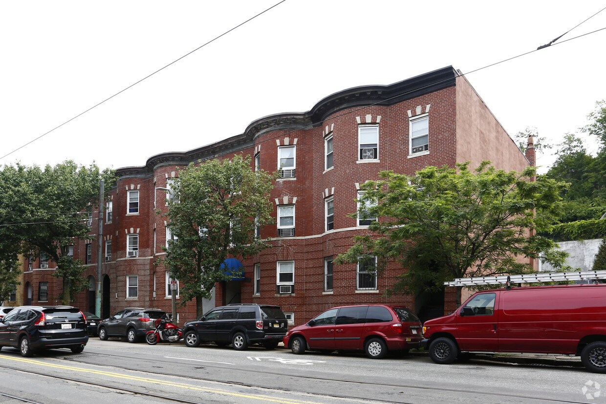 Primary Photo - 34-36 S Huntington Ave