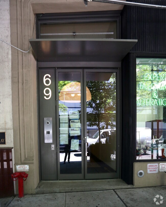 Entrada - 69 Murray St