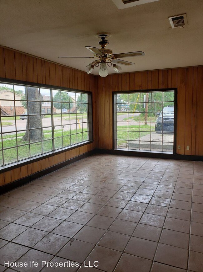 Building Photo - 4 br, 1.5 bath House - 3621 Red Bud Ln