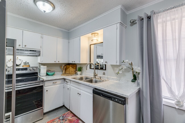 Building Photo - 129 Ridgedale Dr