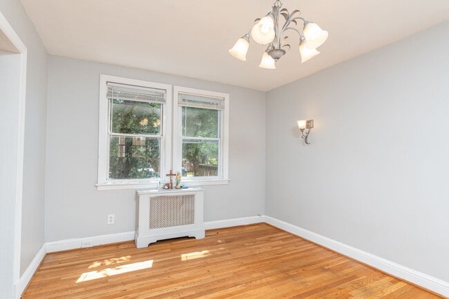 Photo - 1637 Lochwood Road House