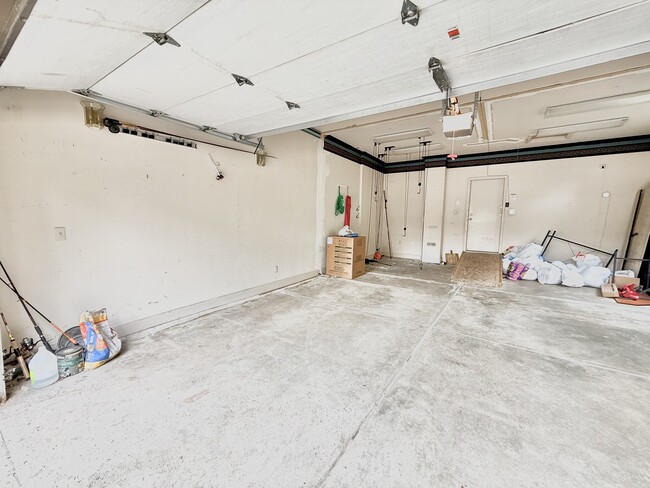 Building Photo - 30684 Tanglewood Trl