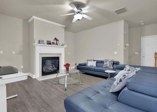 Building Photo - 1893 Thomas Pointe Trce