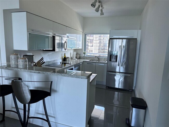 Foto del edificio - 601 NE 36th St