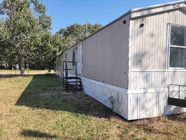Building Photo - 507 Stockdale Ave