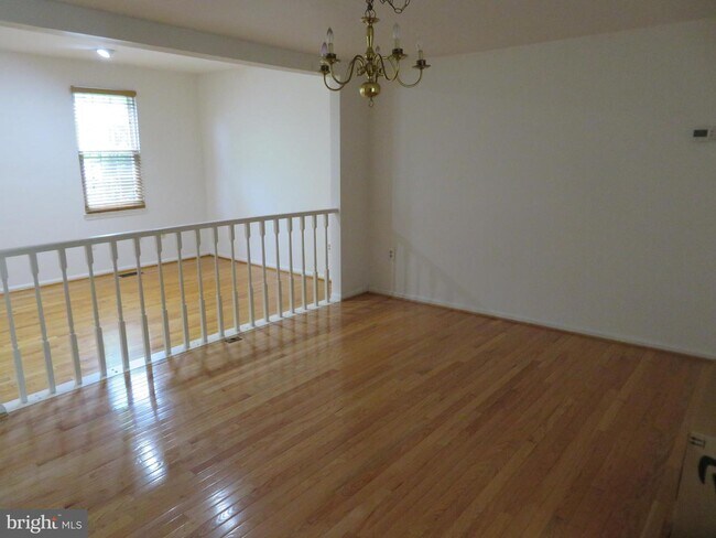 Building Photo - 10195 Valentino Dr