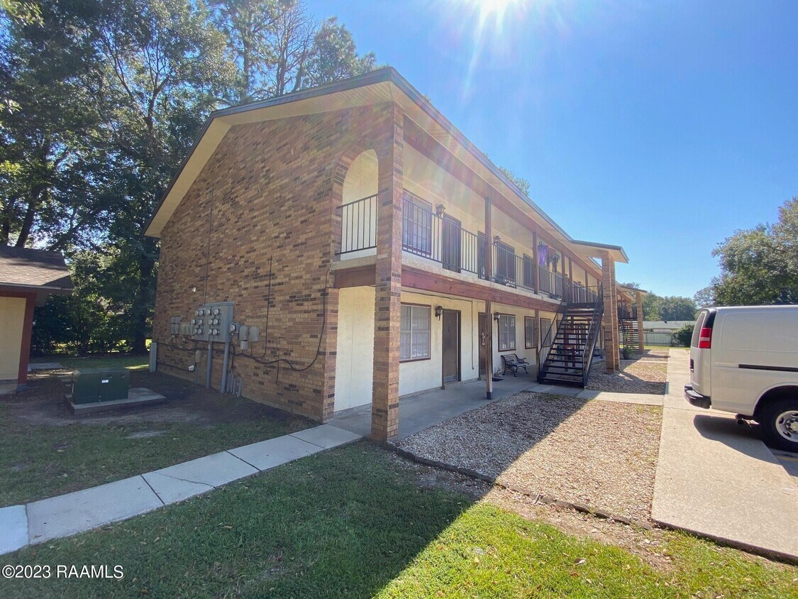 Primary Photo - 600 Rim Rd