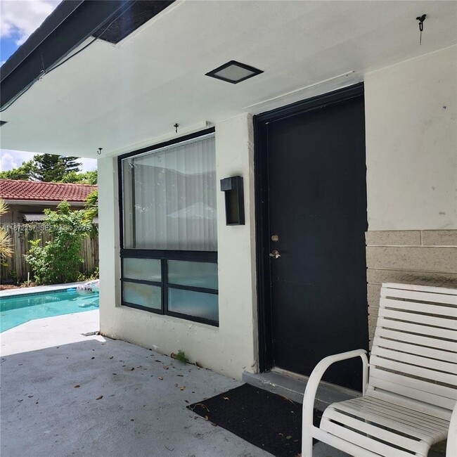 Building Photo - 1940 NE 31st Ct