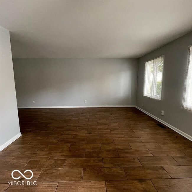 Building Photo - 1155 Canterbury Square S