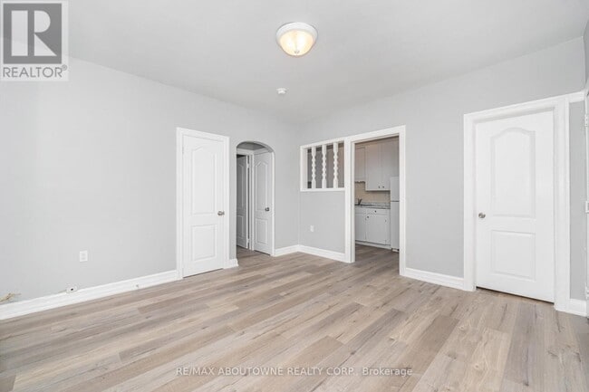 Building Photo - 486 Holtby Ave