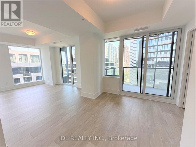 Photo du bâtiment - 470-1470 Front St W