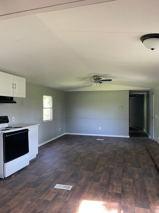 Building Photo - 3 BR 2 Bath 1,120 sq ft singlewide mobile ...