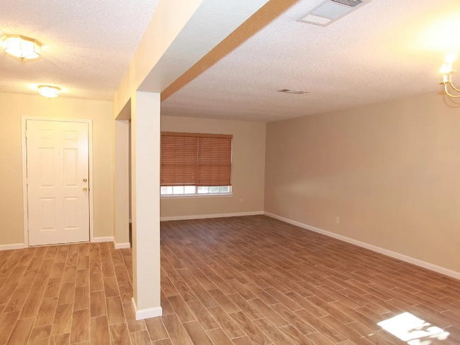 Building Photo - 955 Wisperwood Dr