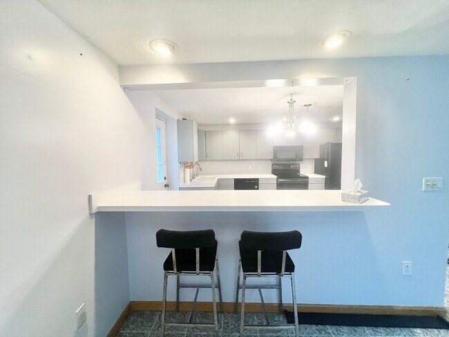 Building Photo - 120 Savage St