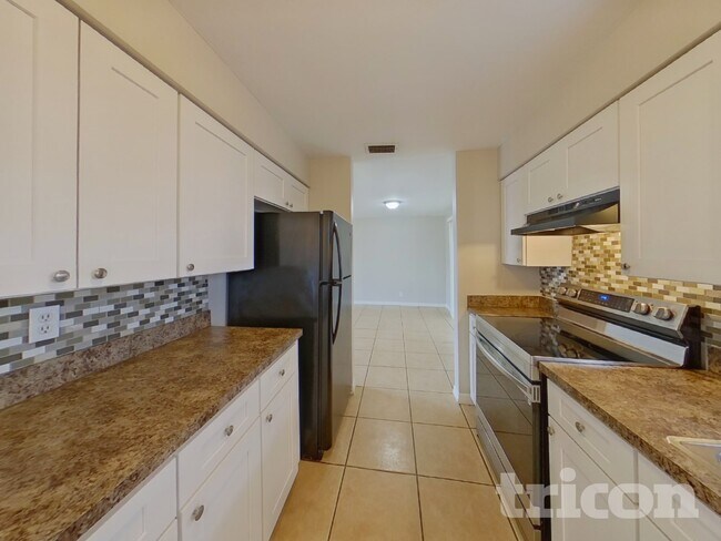 Building Photo - 1753 Linwood Cir