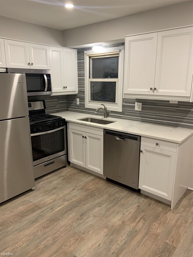 Foto principal - 2 br, 1 bath House - 26059 Barrington St