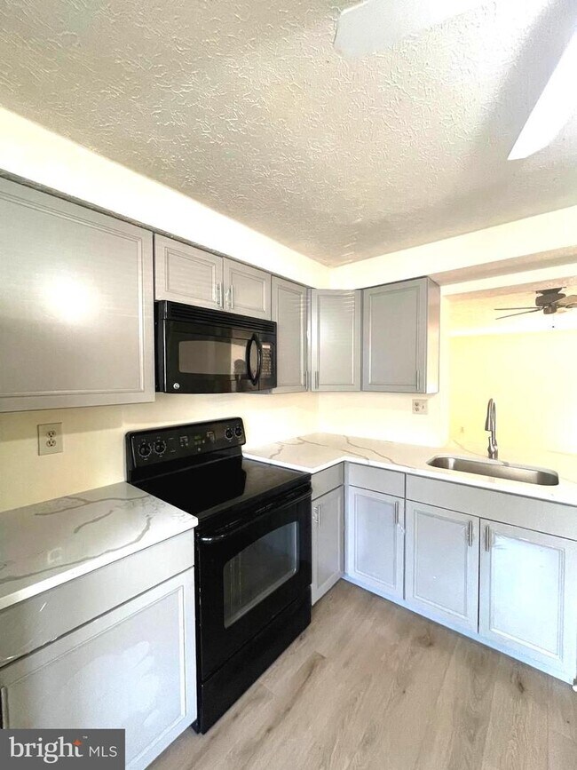 Foto del edificio - 38 Waterview Ct