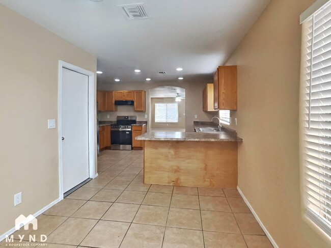 Building Photo - 611 E Pacific Dr