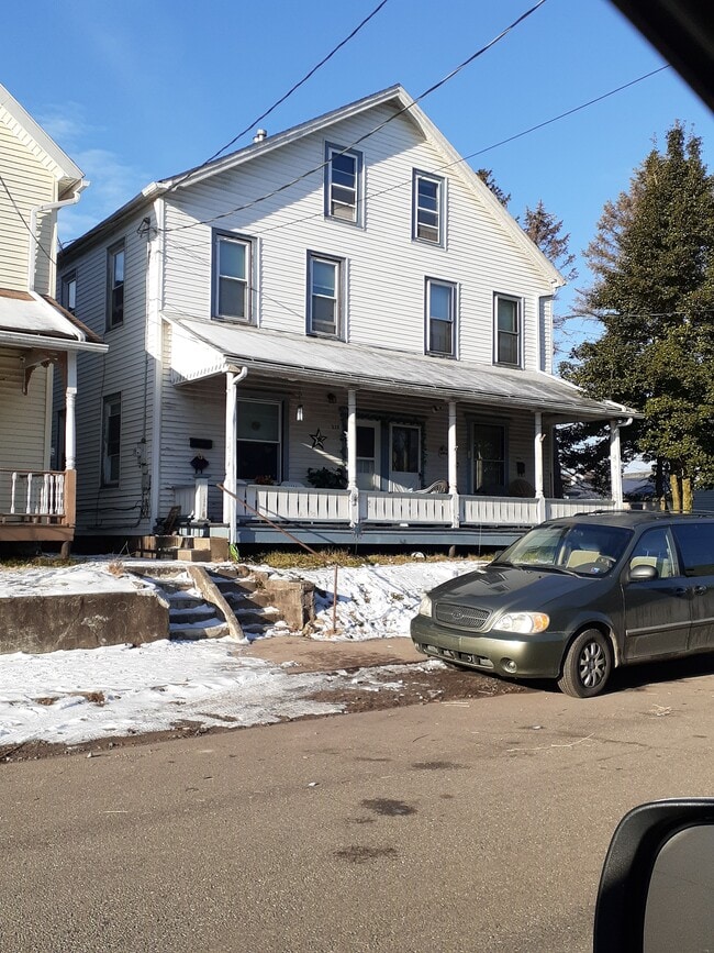 Building Photo - 223 Iron St
