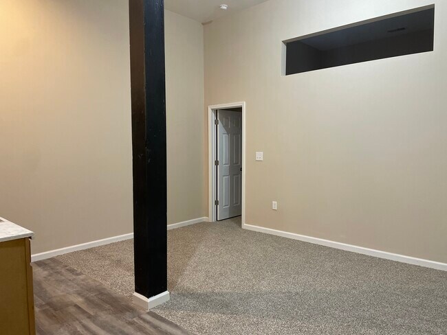 Viviendo - 118 W Murphy St