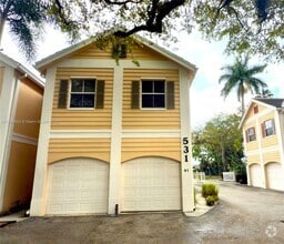 Building Photo - 531 SW 18th Ave