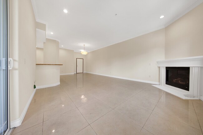 Building Photo - 555 E Santa Anita Ave