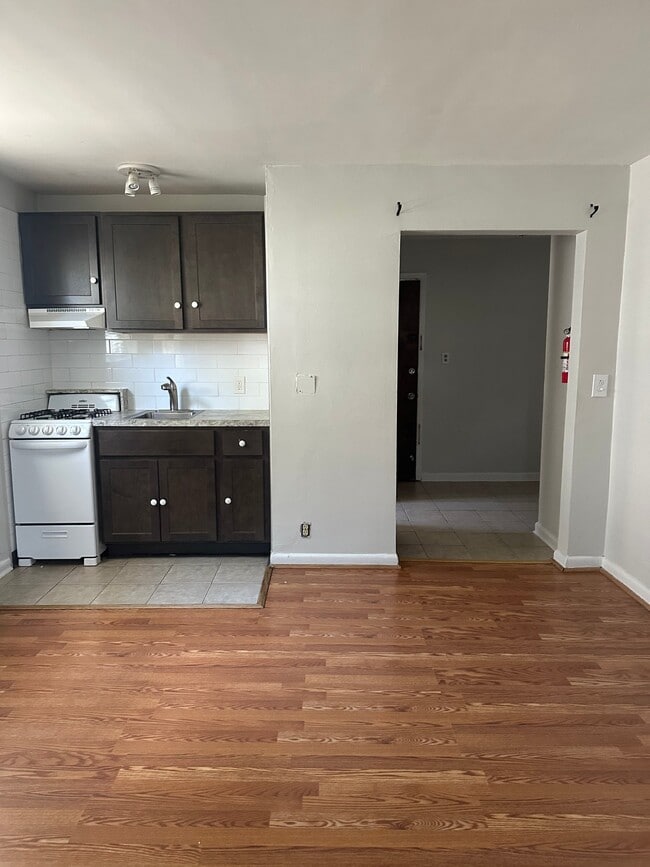 Building Photo - 2116 Stanley Terrace