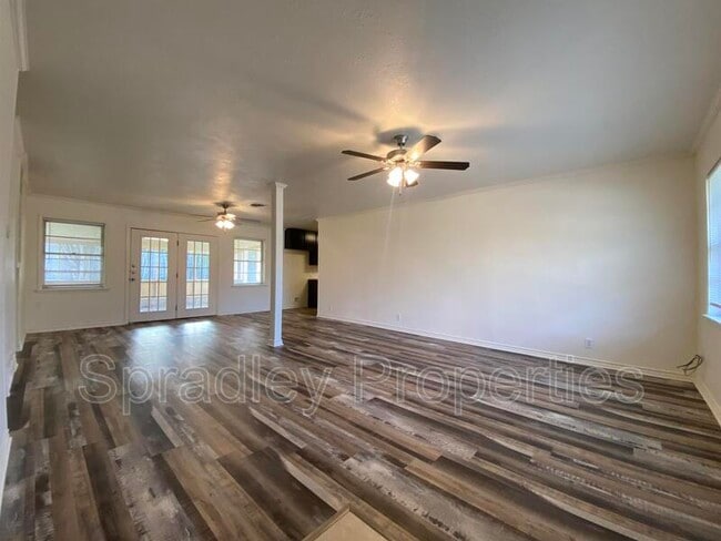 Building Photo - 3213 Pin Oak Dr