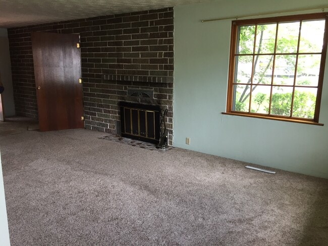 Building Photo - Adorable 2 bedroom 1 bathroom located on the Boise Bench.