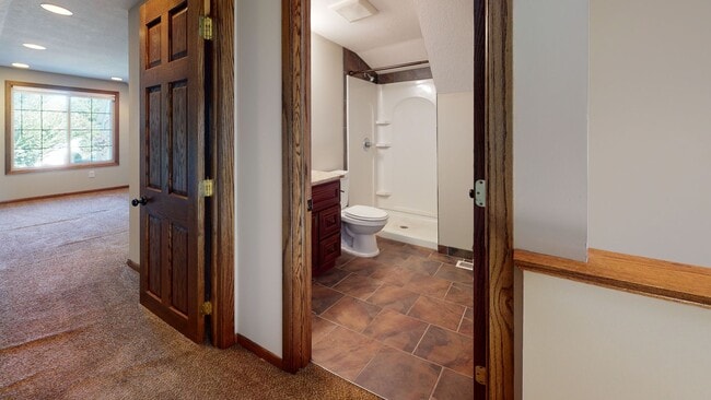 Building Photo - Updated 5-Bedroom House Close to U of M Ca...