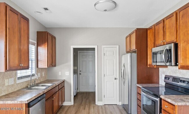 Building Photo - 303 Elk Ct
