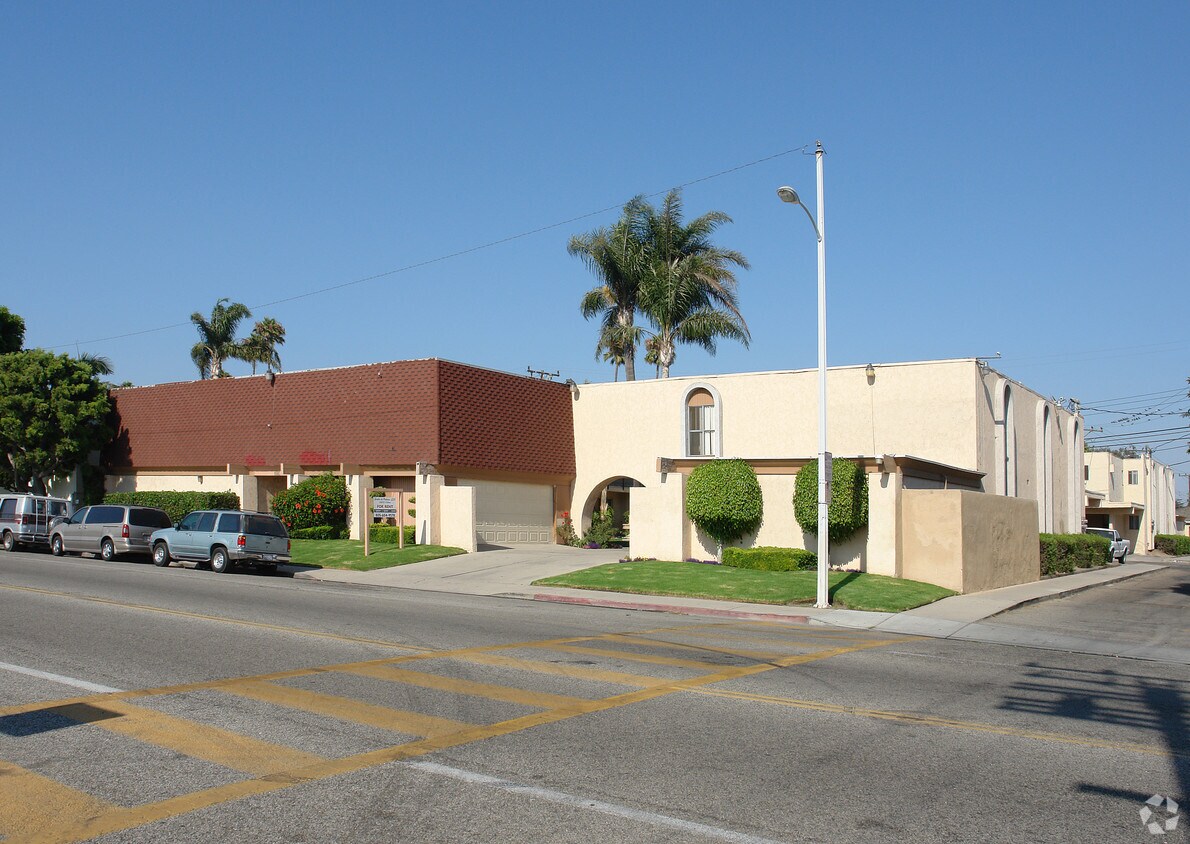 Primary Photo - 1020 N H St