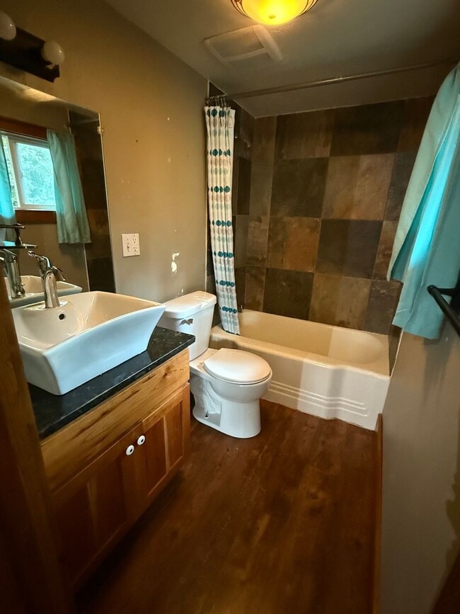 Building Photo - Single family home NOW AVAILABLE!