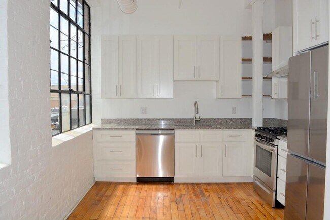 Foto del edificio - 320 Lafayette St